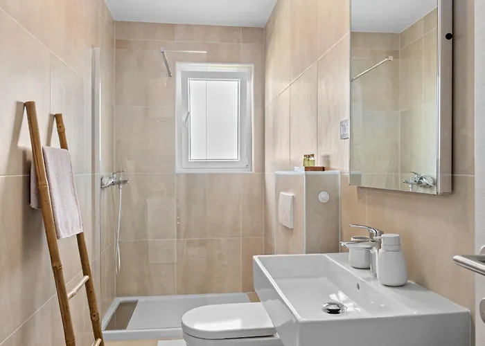 Apartment Jellyfish *