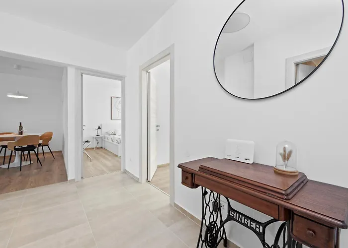 Jellyfish Apartment *